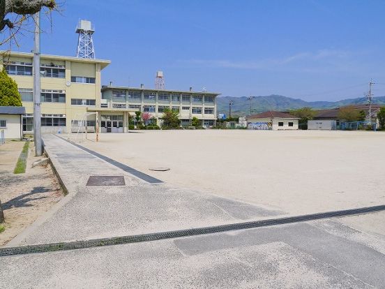 奈良市立帯解小学校の画像