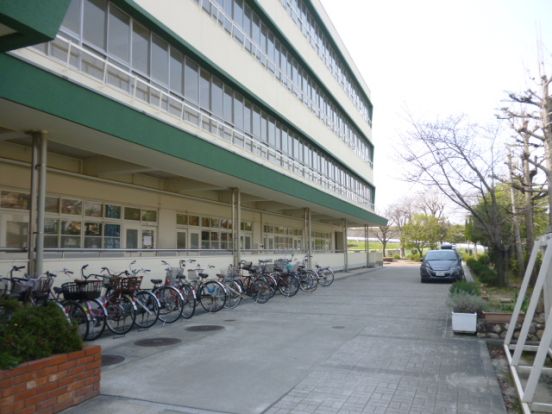 茨木市立東雲中学校の画像