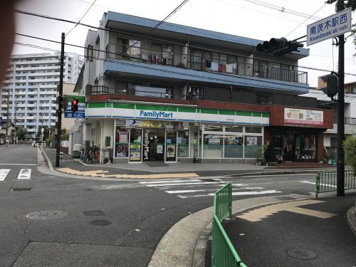 ファミリーマート茨木天王店の画像