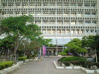 沖縄市役所の画像