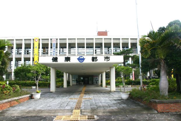 宜野湾市役所の画像