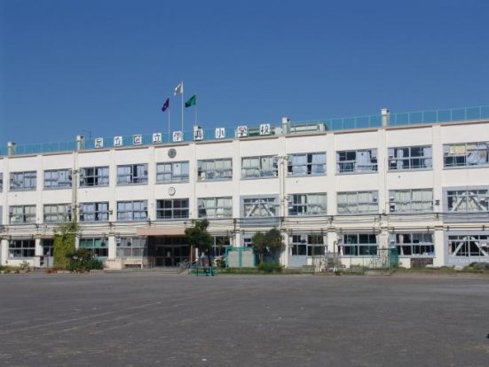 伊興小学校の画像