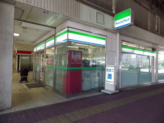 ファミリーマート 近鉄四日市駅南口店の画像