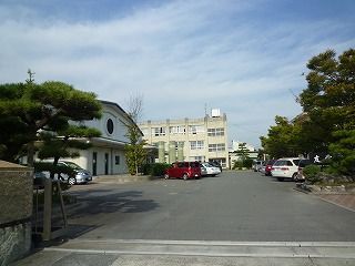 四日市市立富田中学校の画像