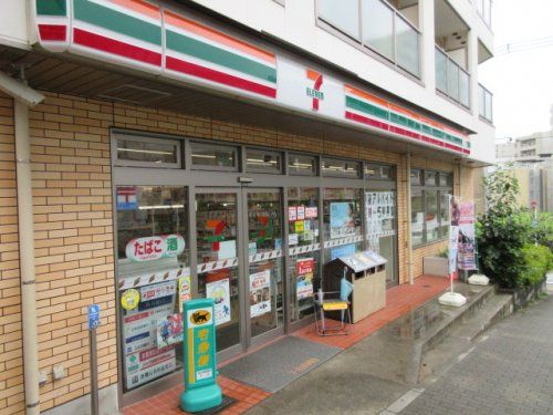 セブンイレブン 横浜片吹店の画像