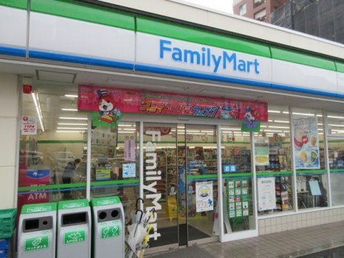 ファミリーマート よろづや相武台三丁目店の画像