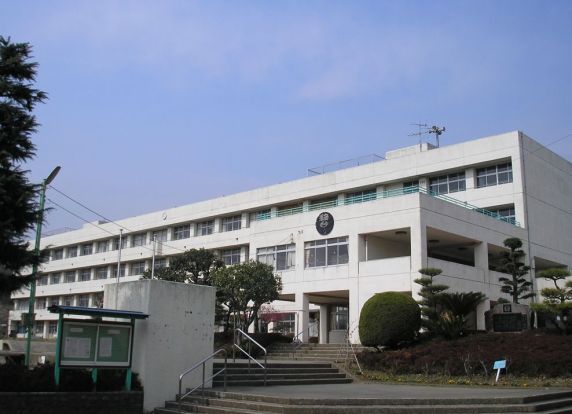 伊勢原市立 緑台小学校の画像