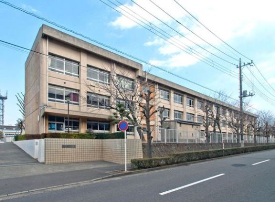 藤沢市立 滝の沢中学校の画像
