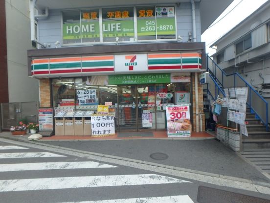 セブンイレブン横浜山手駅前店の画像