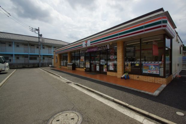 セブンイレブン横浜新吉田東3丁目店の画像