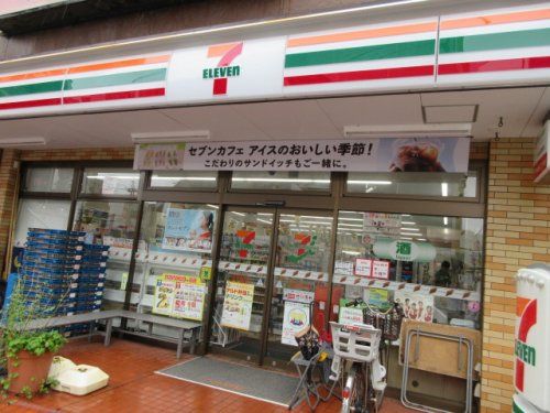 セブンイレブン 町田鶴川駅前店の画像