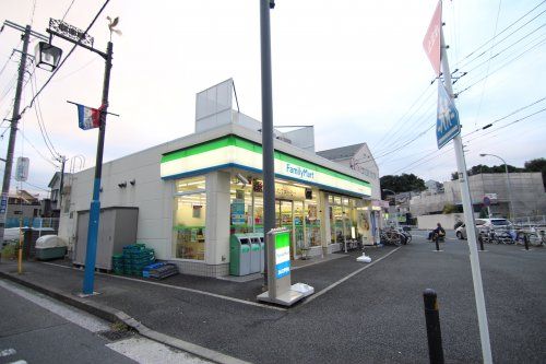 ファミリーマート日吉本町駅前店の画像