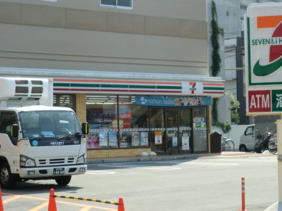 セブンイレブン大阪十三本町3丁目店の画像