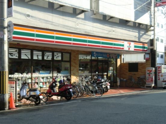 セブンイレブン大阪十三本町１丁目店の画像