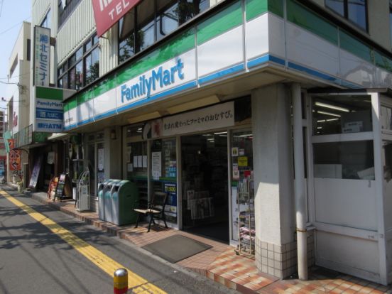 ファミリーマート山中屋高津駅前店の画像