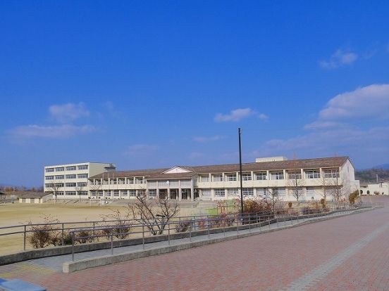 木津川市立 梅美台小学校の画像