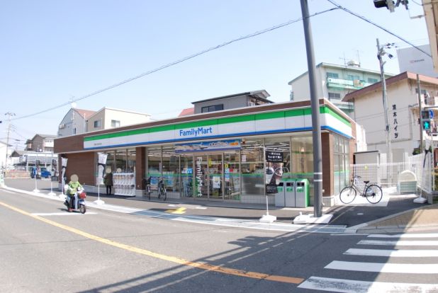 ファミリーマート寝屋川池田本町店の画像