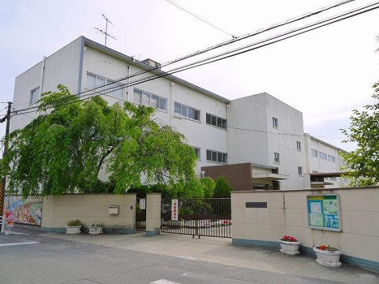奈良市立佐保小学校の画像