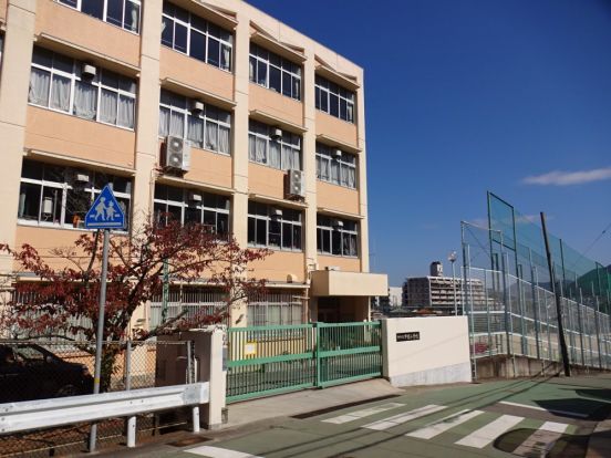 神戸市立甲緑小学校の画像