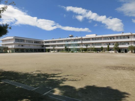 川島町立中山小学校の画像