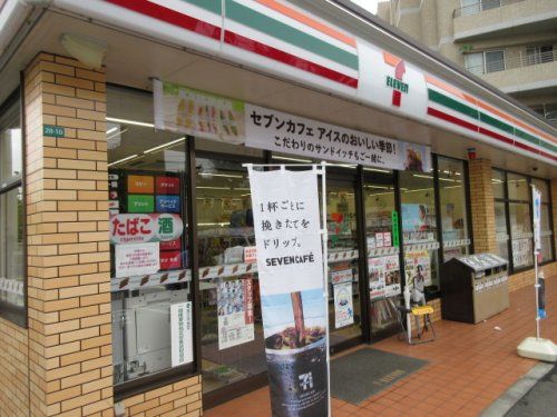 セブンイレブン 横浜寺前店の画像