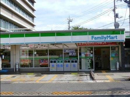 ファミリーマート弦巻駒留通り店の画像