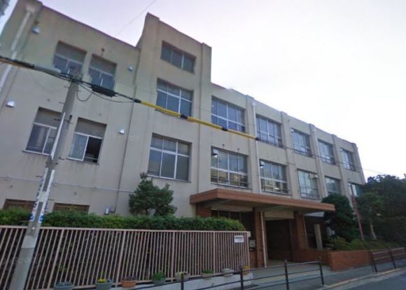 大阪市立　高津中学校の画像
