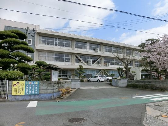 観音寺市立 高室小学校の画像