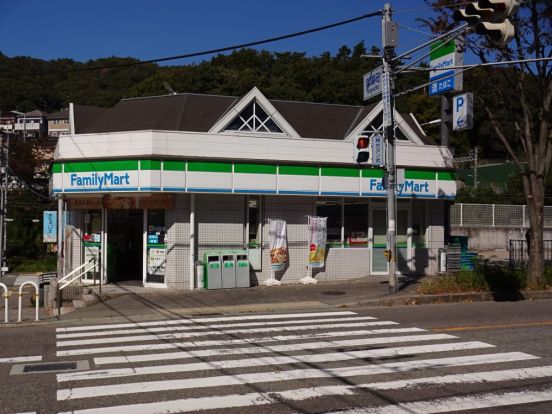 ファミリーマート神鉄花山駅前店の画像