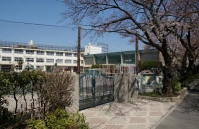 中野区立 新井小学校の画像