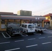 セブンイレブン 都立西高前店の画像