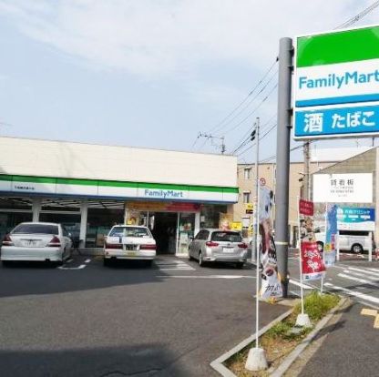 ファミリーマート 下馬駒沢通り店の画像