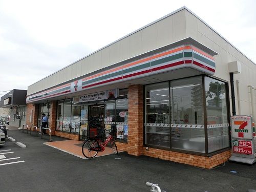 セブンイレブン 横浜田奈駅東店の画像