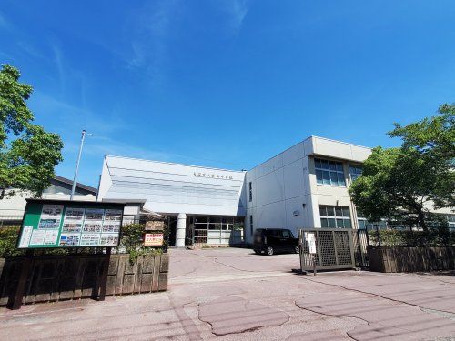 亀岡市立 詳徳中学校の画像