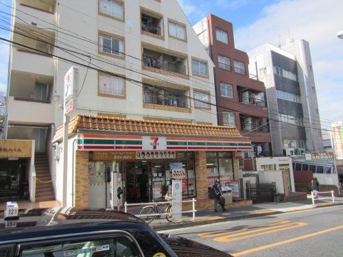 セブン−イレブン新宿喜久井町店の画像