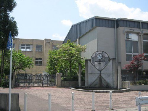 城陽市立久津川小学校の画像