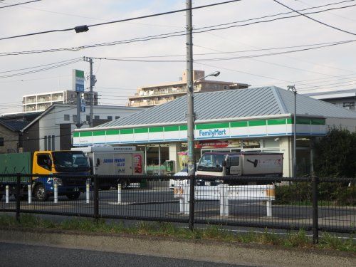 ファミリーマート春江町四丁目店の画像