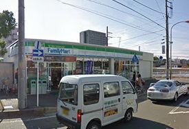 ファミリーマート 六会日大駅前店の画像