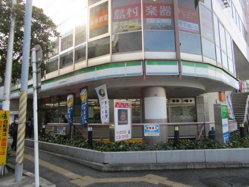 ファミリーマート稲毛海岸駅前店の画像