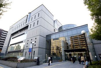 大阪市立中央図書館の画像