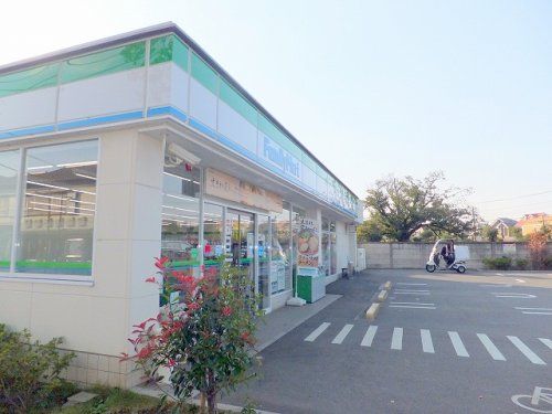 ファミリーマート紅葉丘南参道店の画像