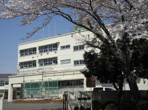横浜市立　中田中学校の画像