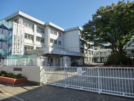 練馬区立関中学校の画像