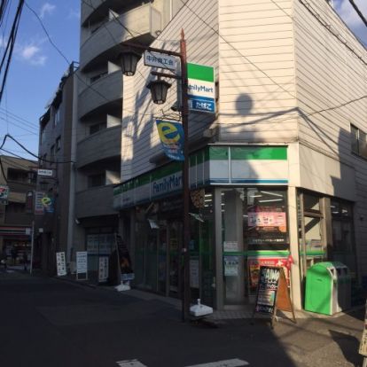 ファミリーマート新宿中井駅前店の画像