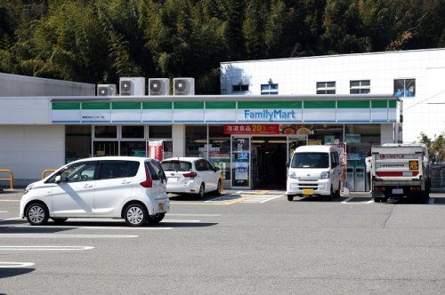 ファミリーマート 柳屋名谷インター店の画像