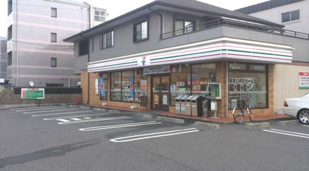 セブン−イレブン 京都山科椥辻店の画像