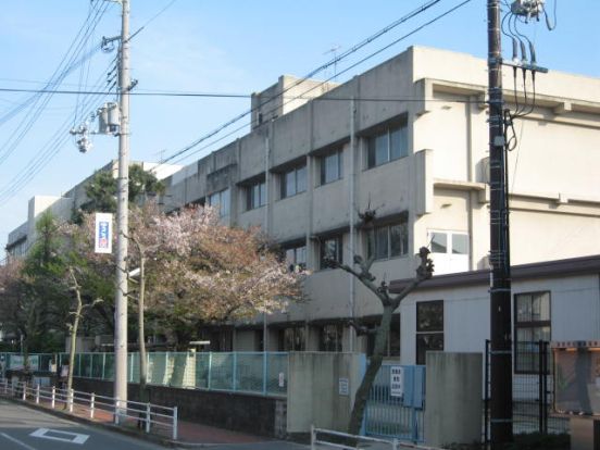 鳴尾中学校の画像