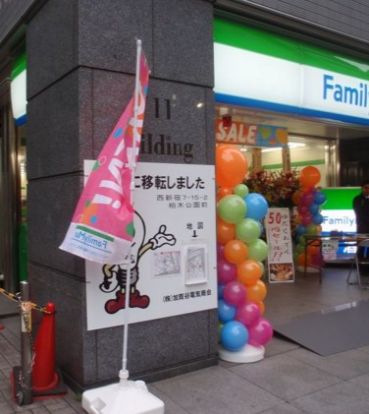 ファミリーマート 新宿七丁目店の画像