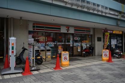 セブン—イレブン川西能勢口駅前店の画像