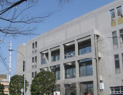  海老名市立中央図書館の画像